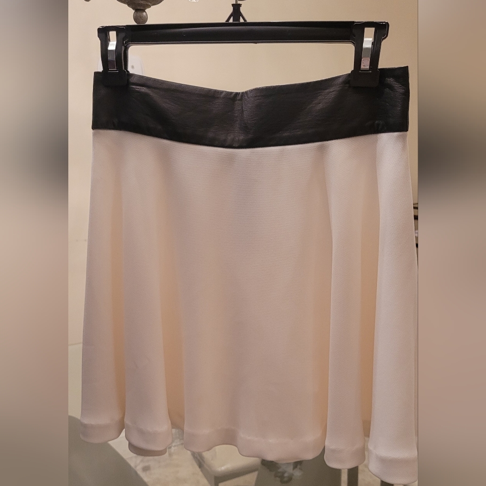 Alice and Olivia Silk Flared Miniskirt with Leather Waistband Size 4